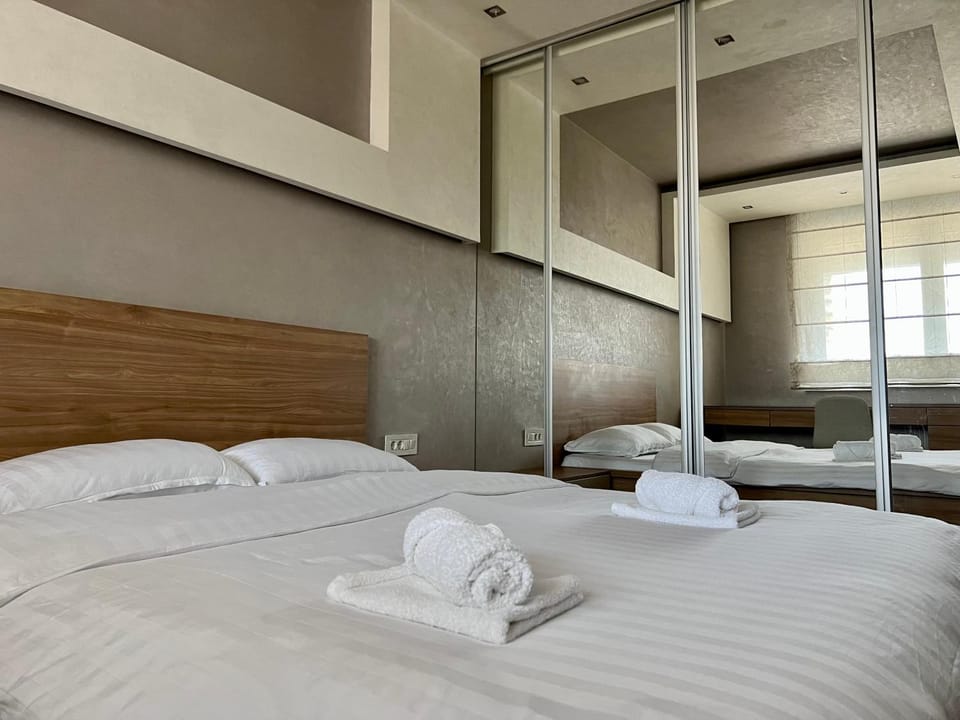 Bed, Photo of the whole room, Bedroom, towels