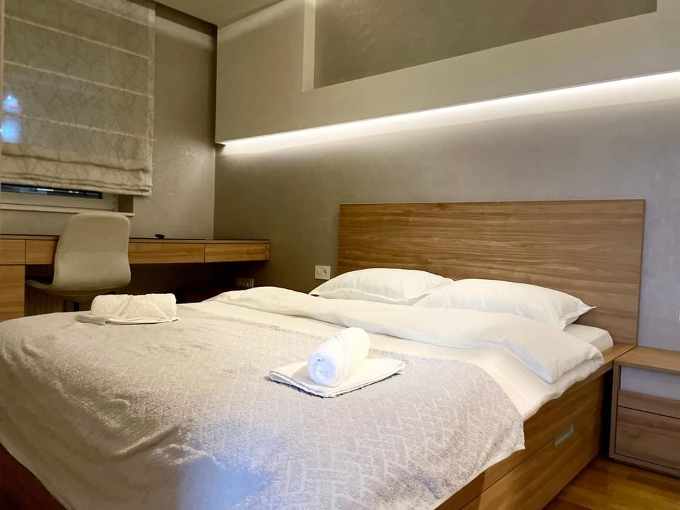 Bed, Photo of the whole room, Bedroom, towels