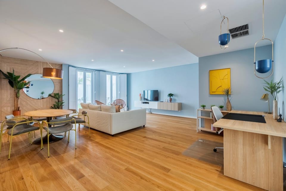 TV and multimedia, Living room, Decorative detail, Seating area, Dining area, air conditioner