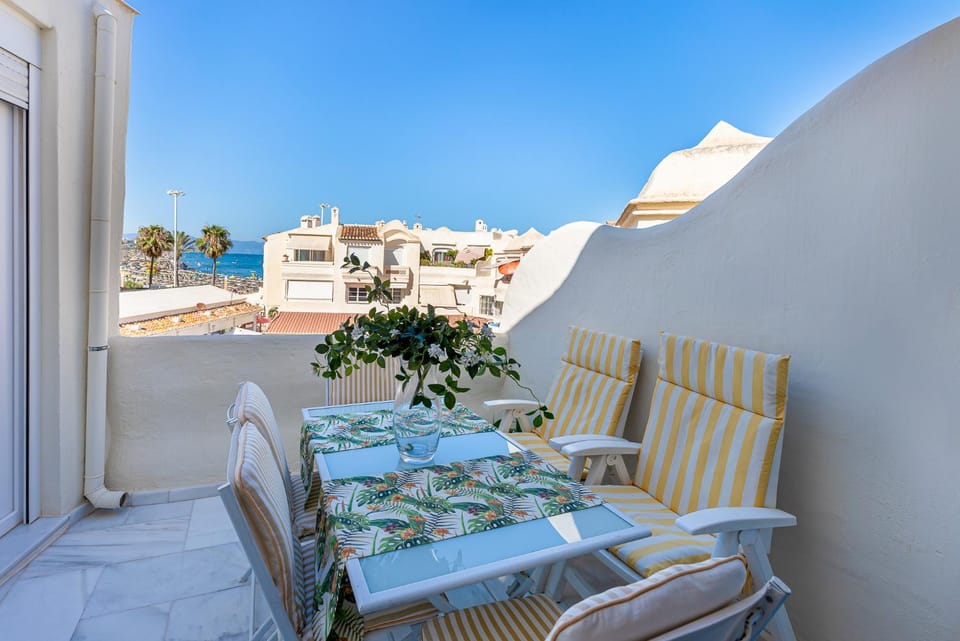 Day, Natural landscape, Balcony/Terrace, Dining area, Sea view
