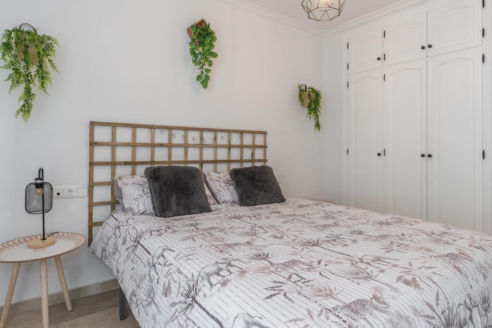 Bed, Photo of the whole room, wardrobe