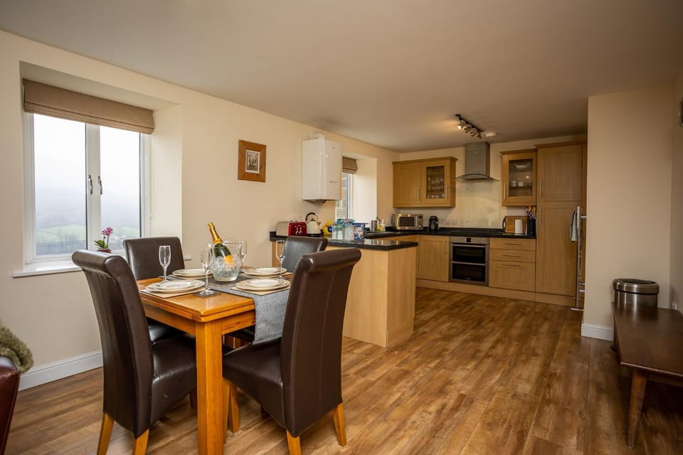 Swallow View, A Spacious Base with stunning views Apartment in Matlock