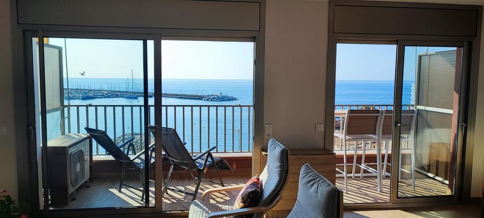 Natural landscape, View (from property/room), Balcony/Terrace, Living room, Seating area, Sea view
