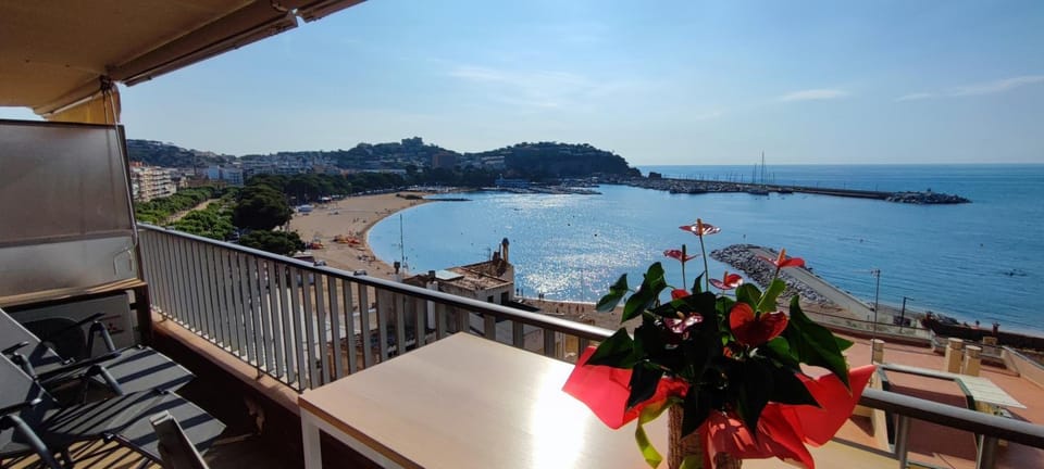 Nearby landmark, Day, Natural landscape, Balcony/Terrace, Beach, Sea view