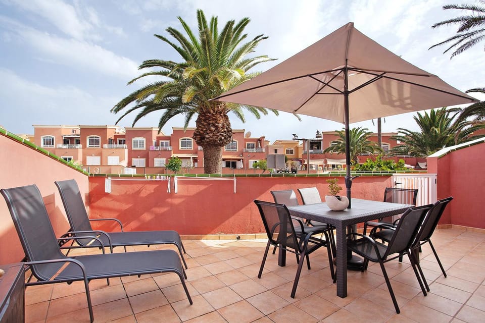 Property building, Balcony/Terrace, Living room