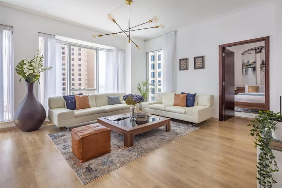 Frank Porter - Beauport Apartment in Dubai