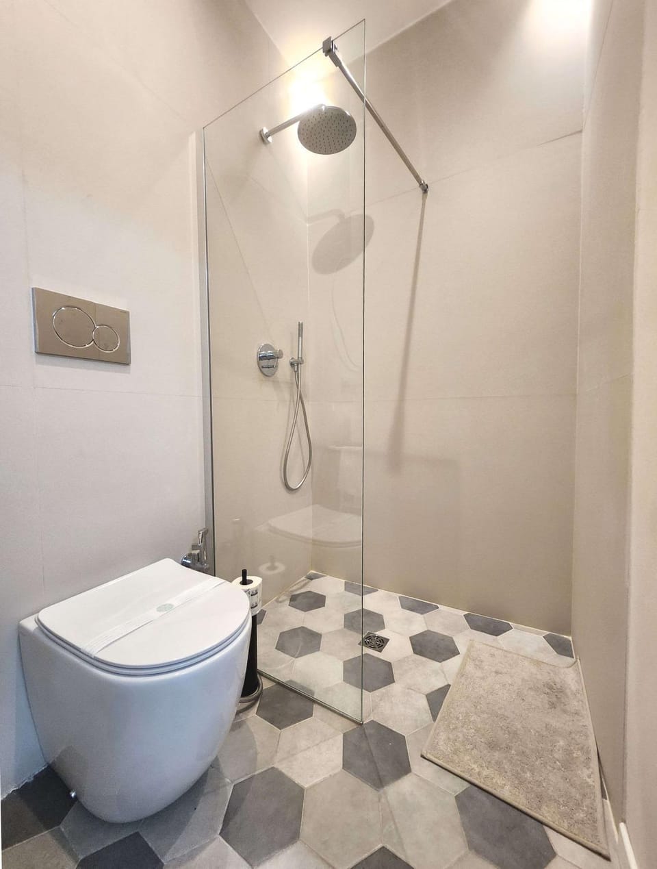 Shower, Toilet, Bathroom, towels