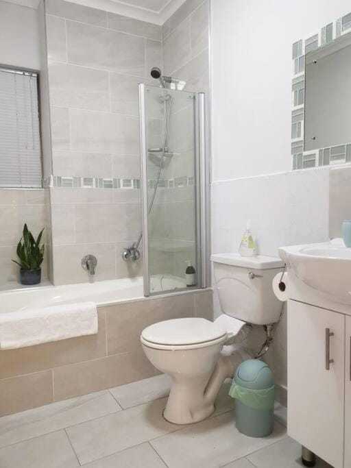 Shower, Toilet, Bathroom, Bath