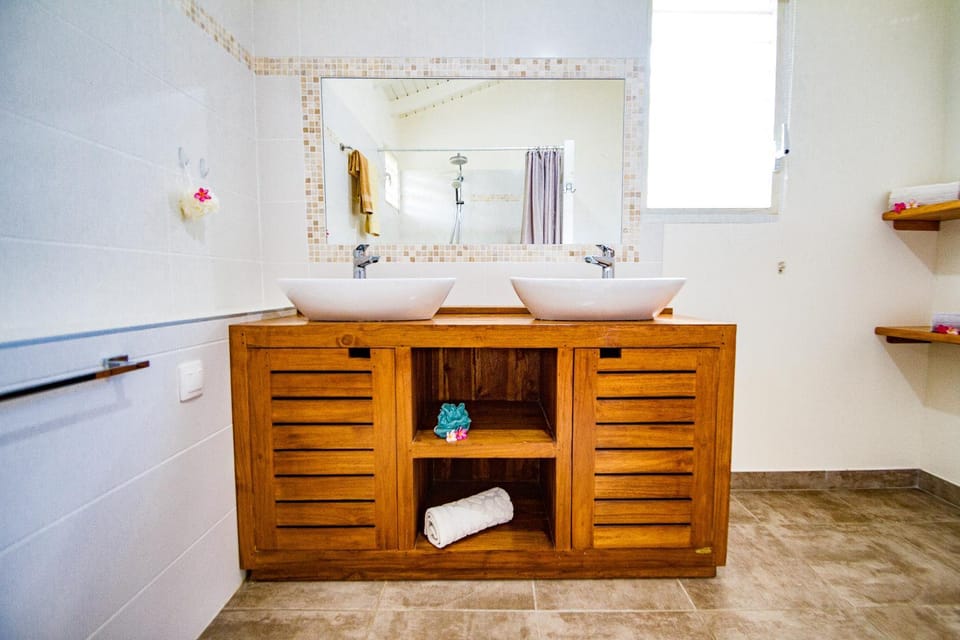 Bathroom, towels