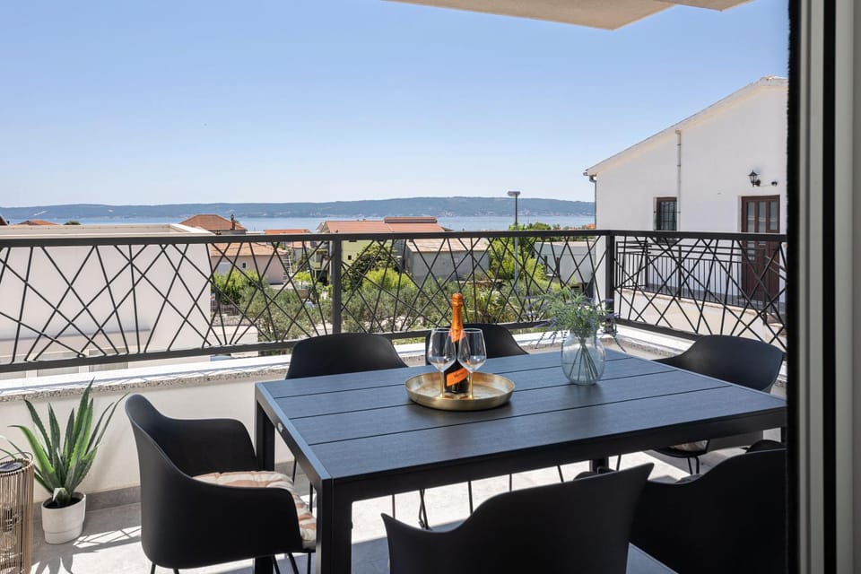 View (from property/room), Balcony/Terrace, Seating area
