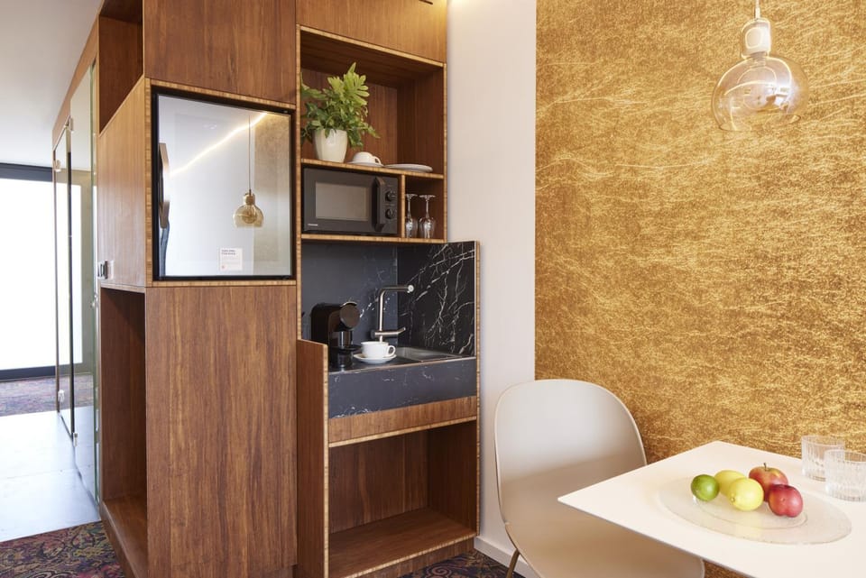 Kitchen or kitchenette, Food, minibar, oven