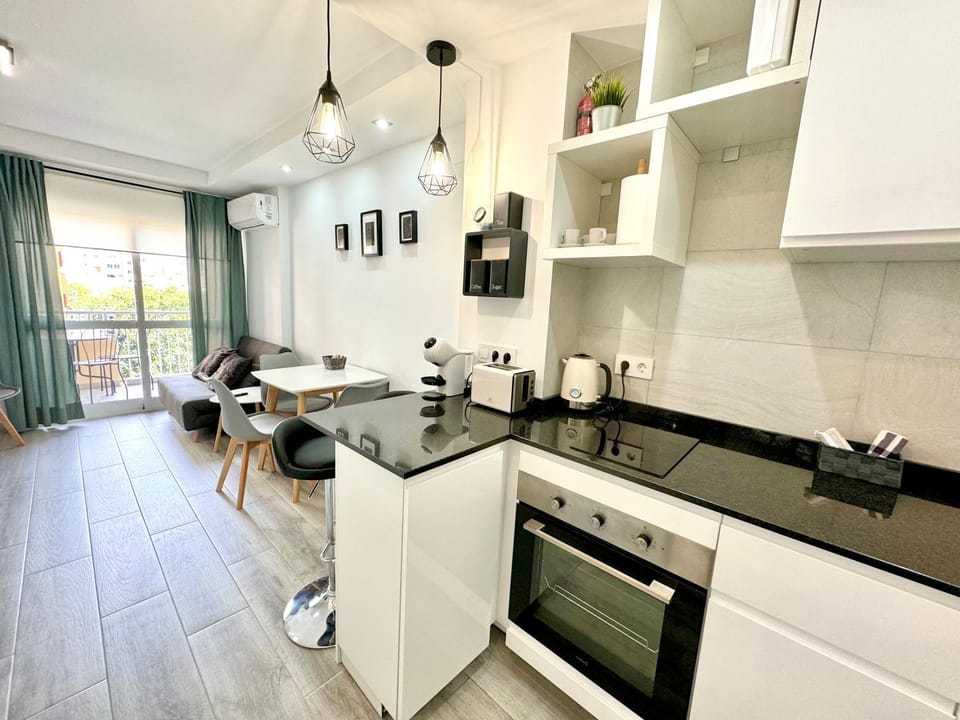 Kitchen or kitchenette, Dining area, oven, toaster