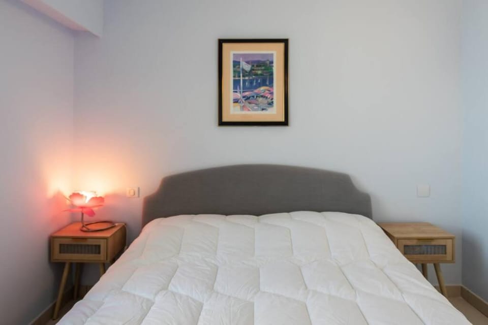 A2 - 1 BDR Antibes Sea & Port View - AC, Garage & Terrace Apartment in Antibes