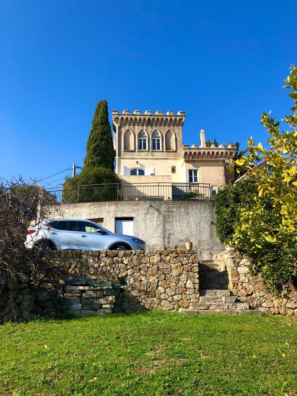 Property building, Day, Natural landscape, Garden, Garden view, Landmark view