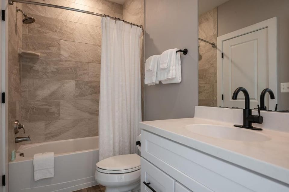 Piedmont Place Suite 402 Modern Apartment in Heart of Crozet Apartment in Shenandoah Valley