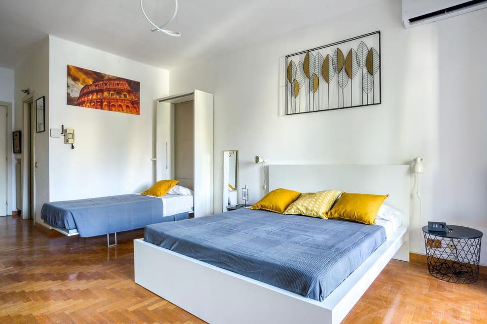 Photo of the whole room, Bedroom