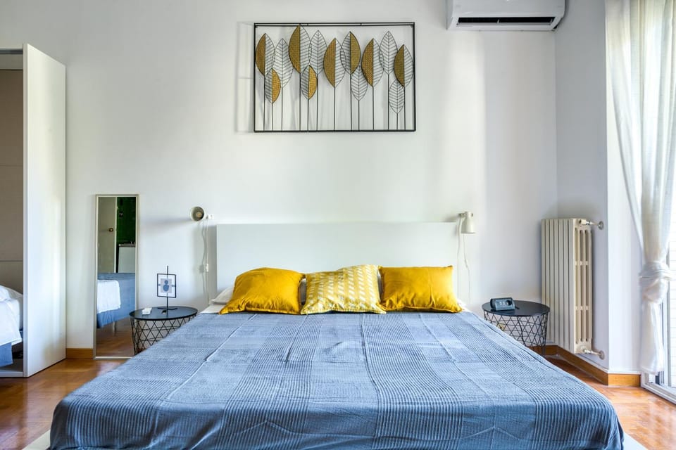 Bed, Photo of the whole room, Bedroom, air conditioner