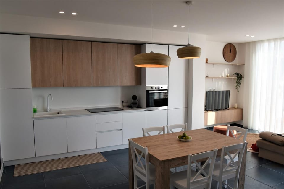 Kitchen or kitchenette, Dining area, dishwasher, pet friendly, stove