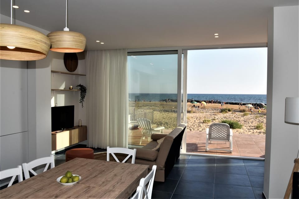 Natural landscape, View (from property/room), Living room, Dining area, Sea view, Sea view