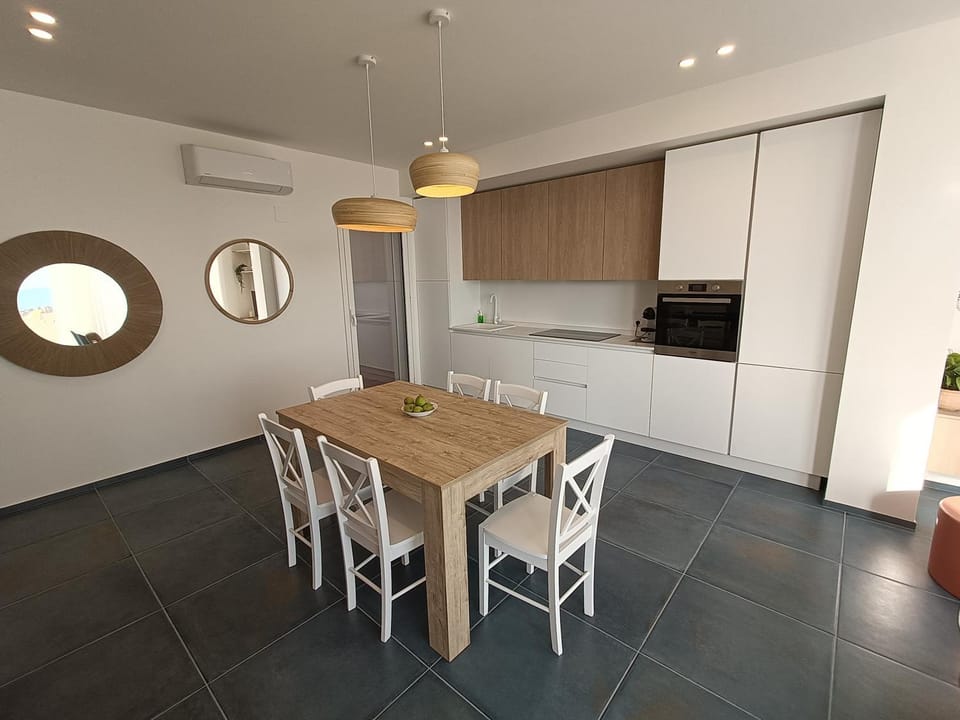 Kitchen or kitchenette, Dining area, Sea view, pet friendly, stove, kitchen, air conditioner