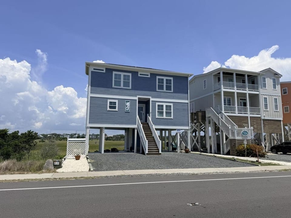 Sun-Kissed Mermaid 846 Ocean Blvd West home House in Holden Beach