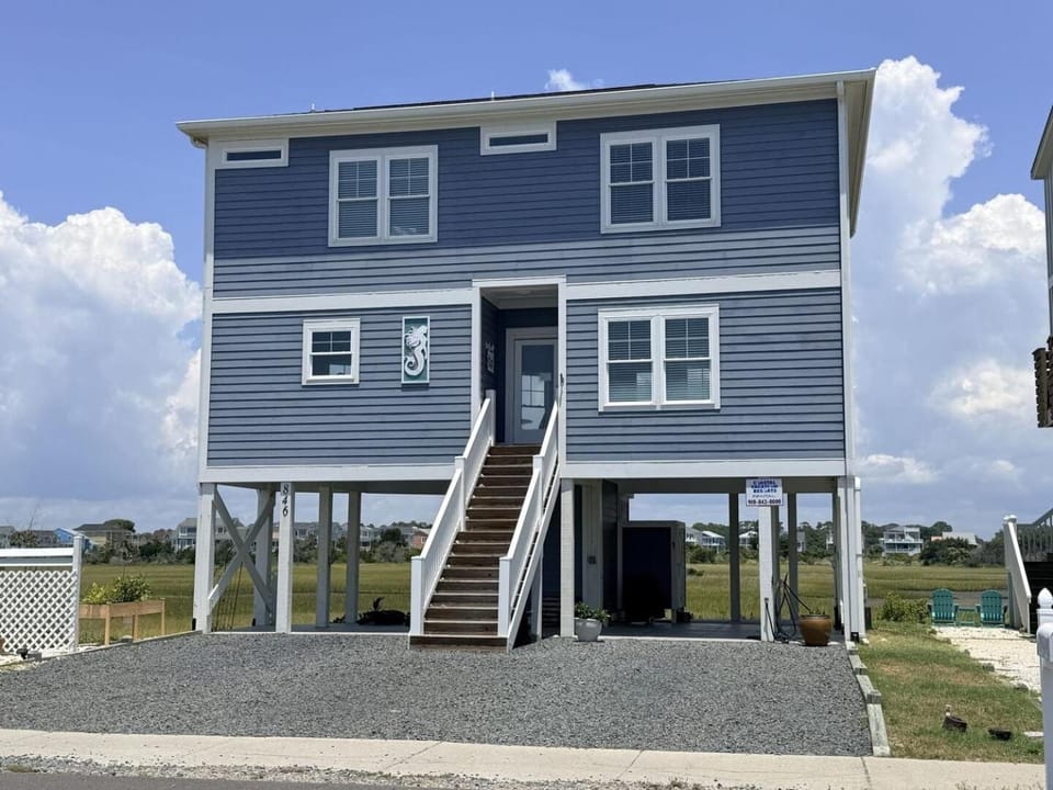 Sun-Kissed Mermaid 846 Ocean Blvd West home House in Holden Beach