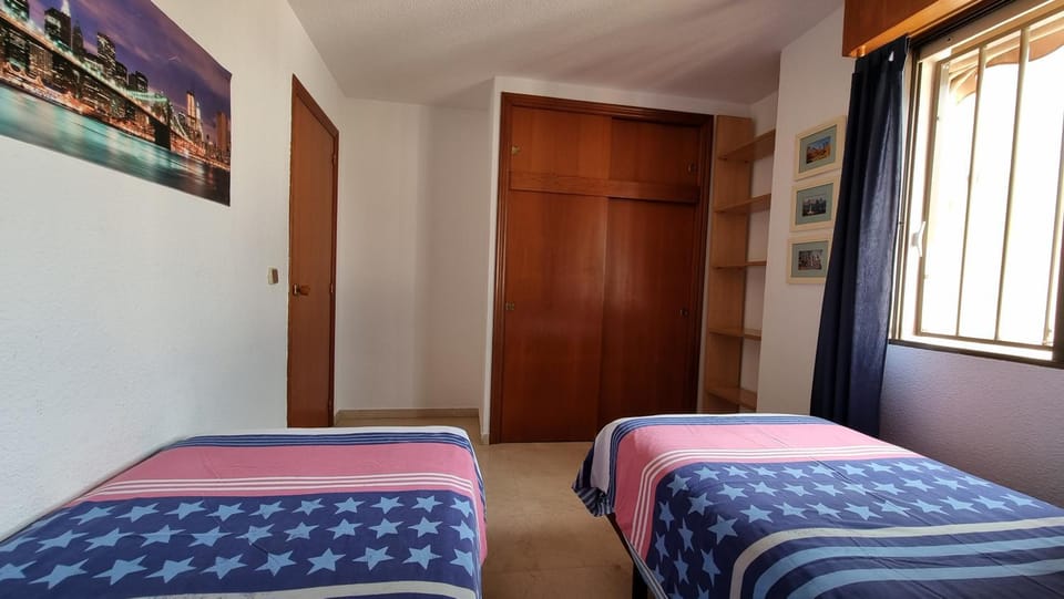 Ático con terraza y 2 habitaciones en casco antiguo Apartment in Benidorm