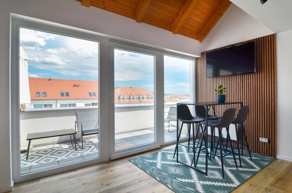 View (from property/room), Balcony/Terrace, Balcony/Terrace, Living room, City view