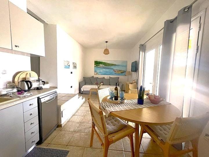Kitchen or kitchenette, Living room, Dining area, dishwasher, oven, stove, toaster