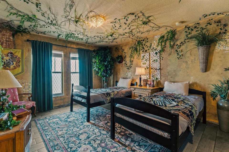 Stay at Hogwarts Harry Potter's Home, Free Parking, Pets Allowed House in Kissimmee