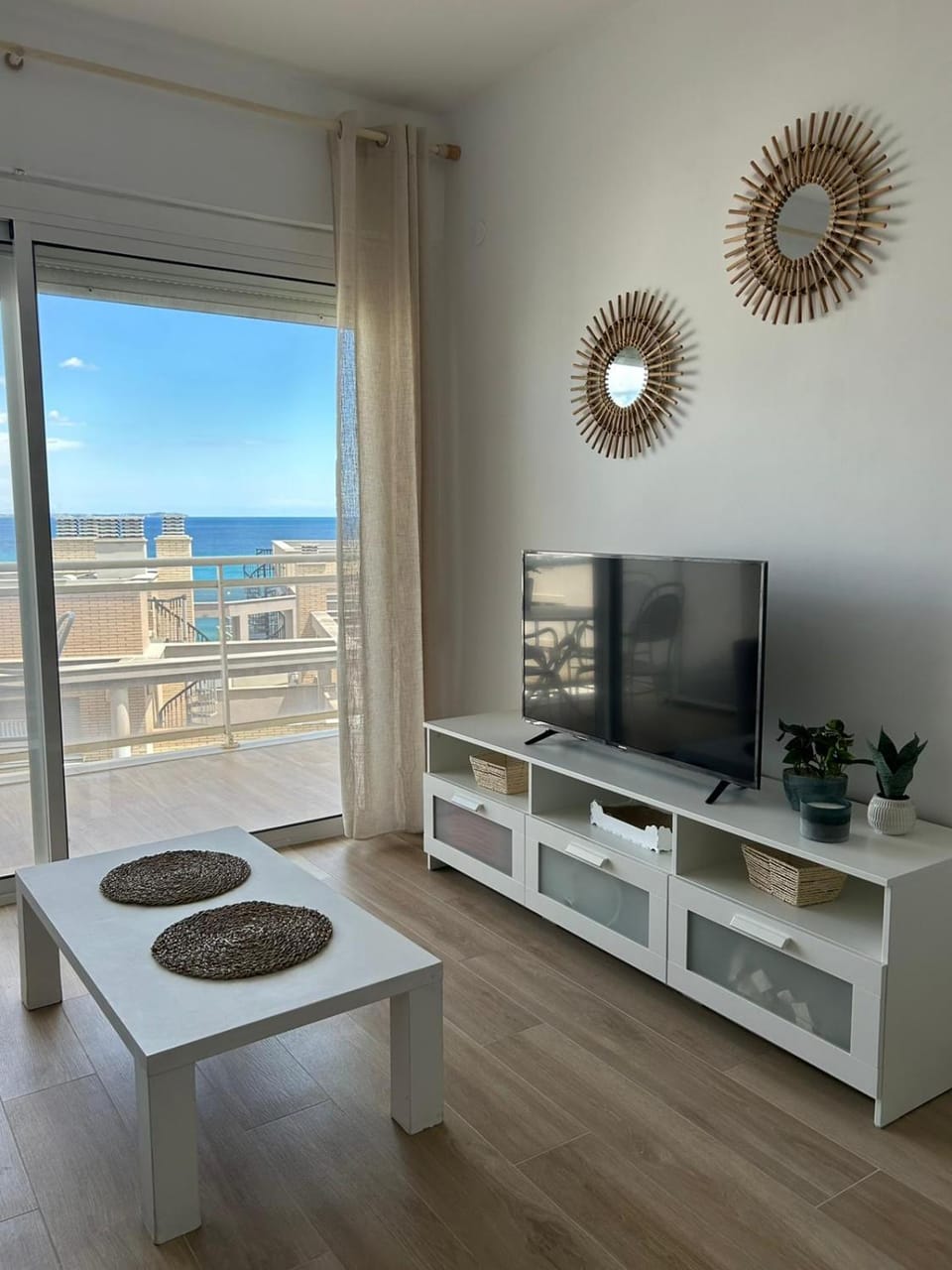 TV and multimedia, Living room, Sea view