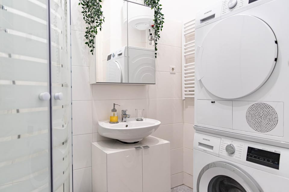 Shower, Bathroom, washing machine, dryer