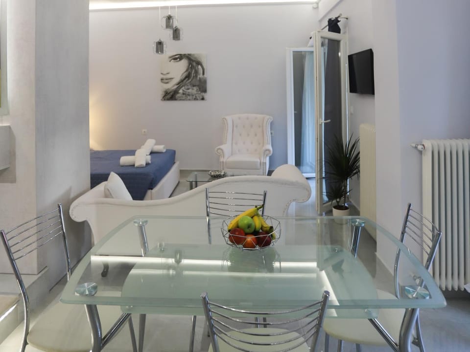 Living room, Seating area, Dining area