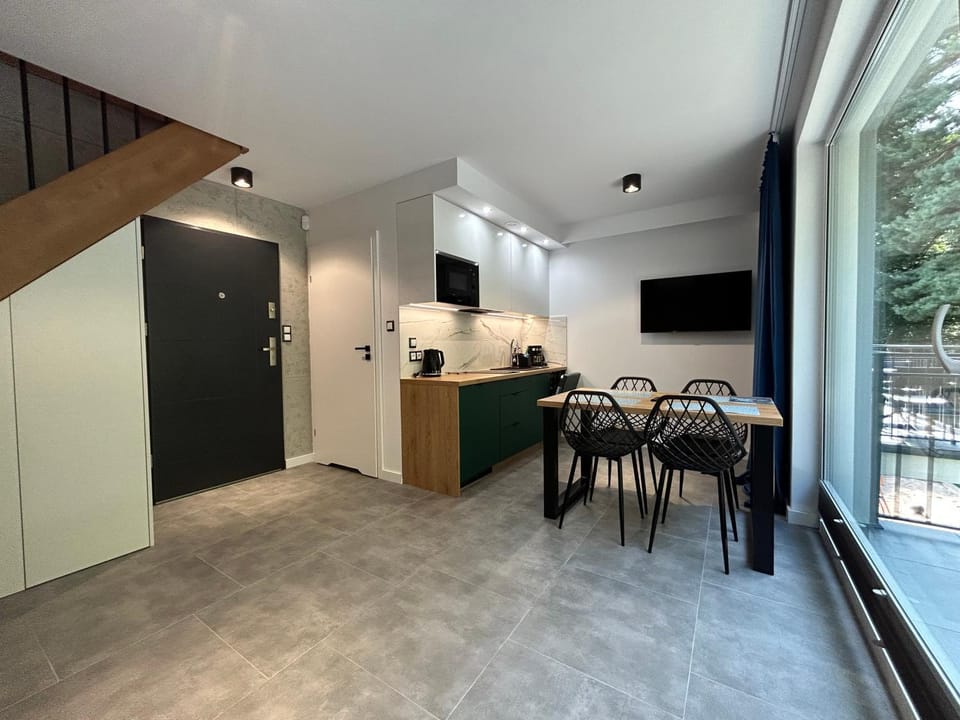 TV and multimedia, Kitchen or kitchenette, Living room, Seating area, Dining area, minibar, stove