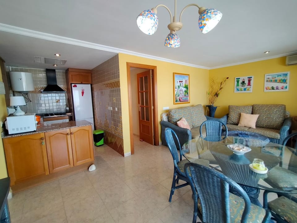 Kitchen or kitchenette, Living room, pet friendly, stove