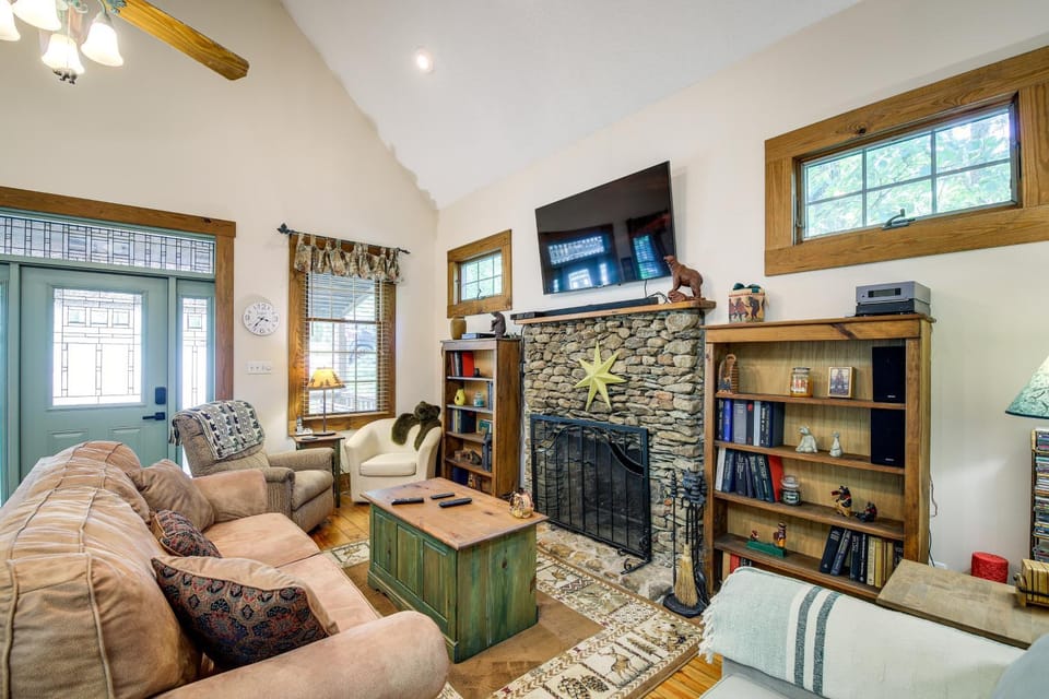 Lake Cumberland Resort Cabin In Gated Community! Cabin in Lake Cumberland