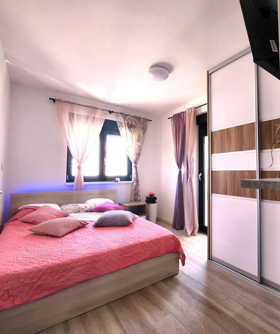 Bed, Bedroom, wardrobe