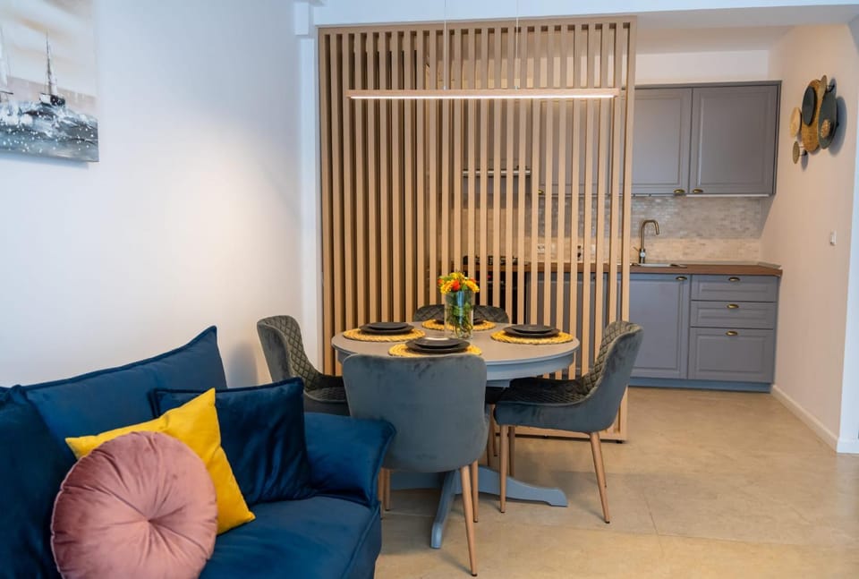 Kitchen or kitchenette, Living room, Dining area
