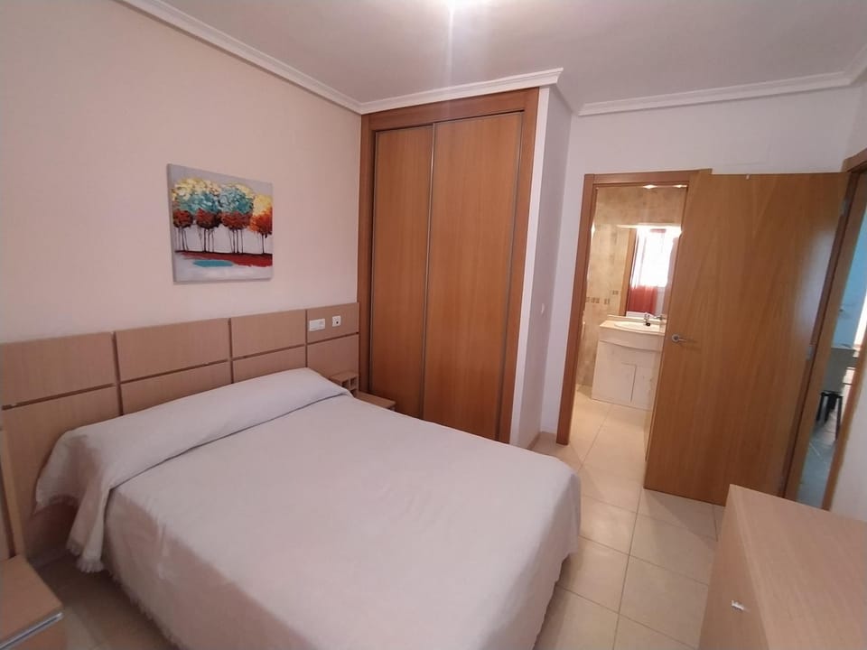Bed, Photo of the whole room, Bedroom, wardrobe