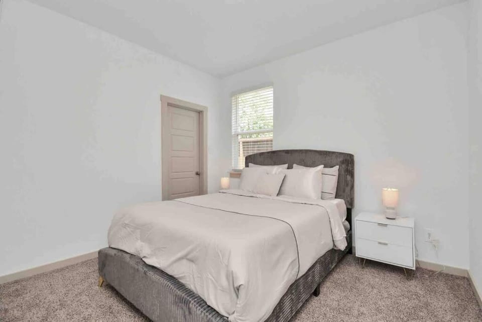 4Bedroom Escape - Near Med Center With Backyard House in Houston