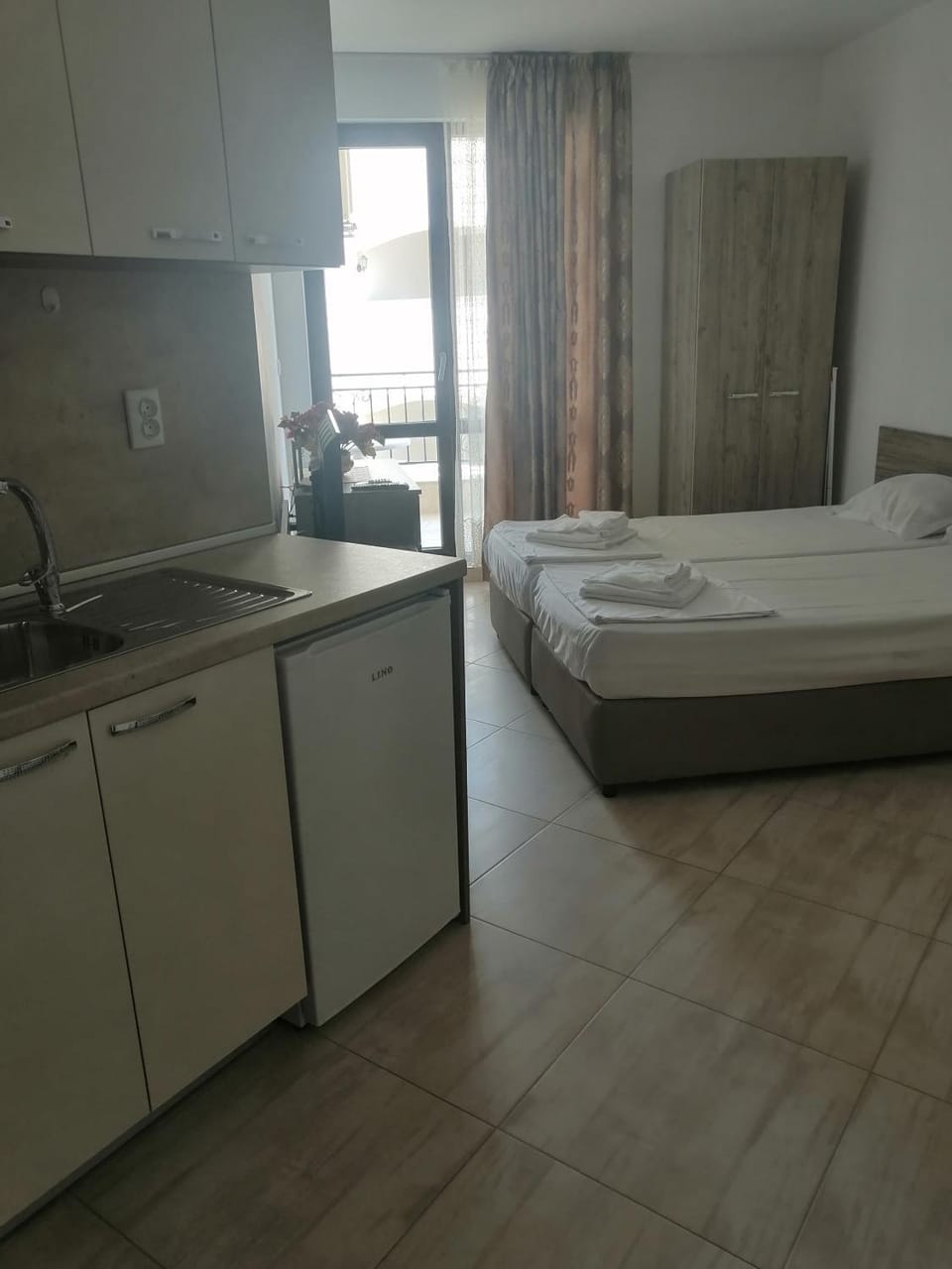 Kitchen or kitchenette, Photo of the whole room, Bedroom