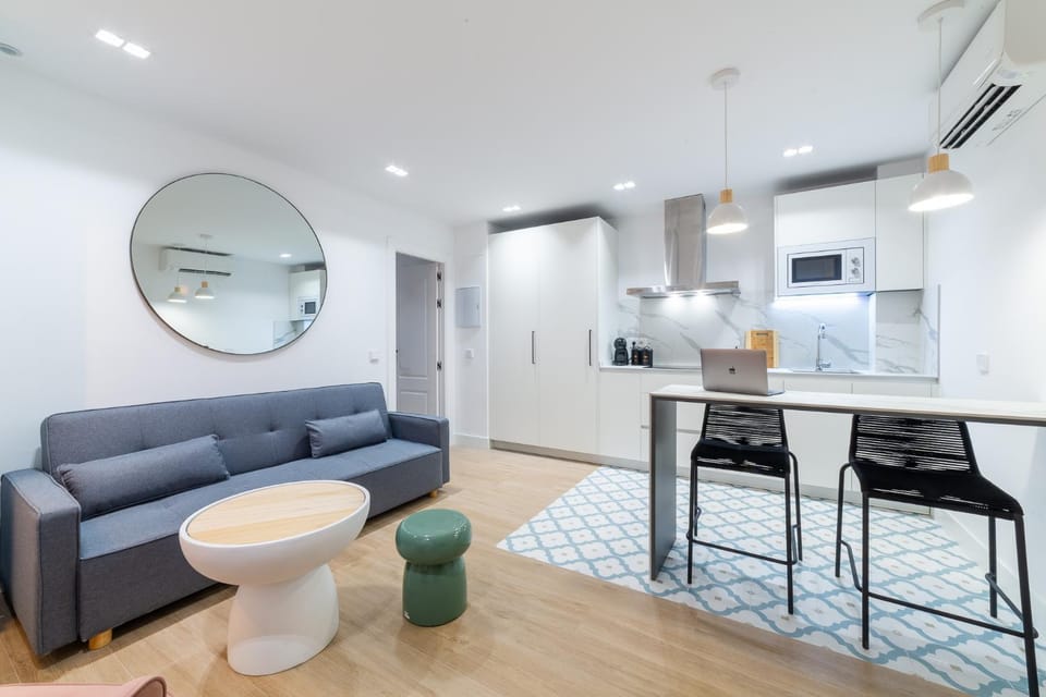 Living room, Seating area, Dining area, stove