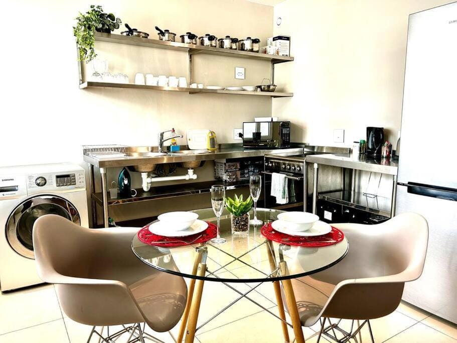 Modern Fresh & No Loadshedding Apartment in Cape Town