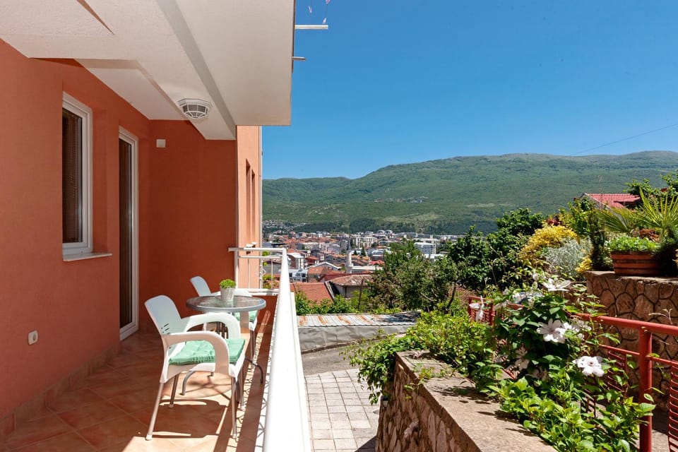 Natural landscape, Balcony/Terrace, City view