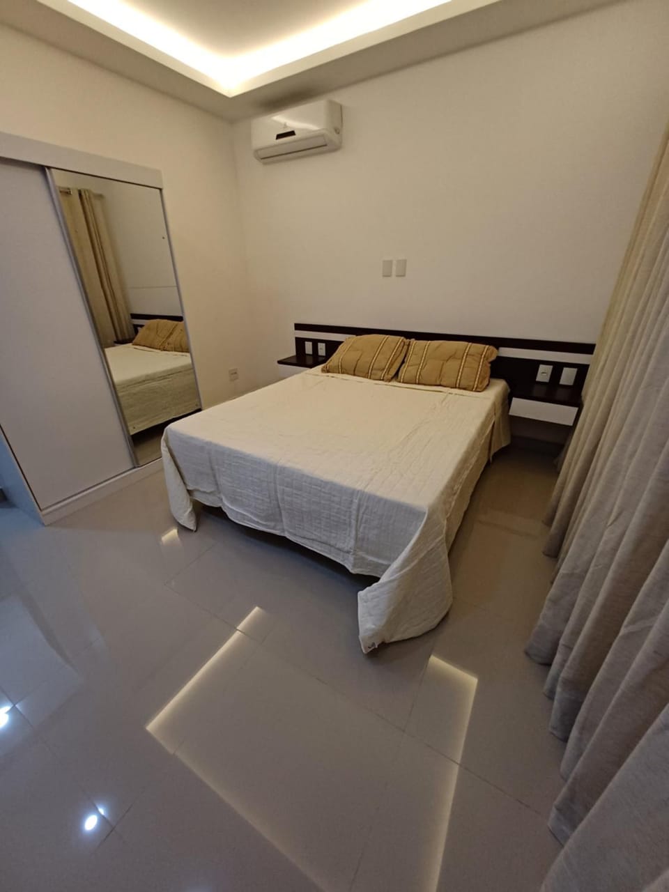 Bed, air conditioner