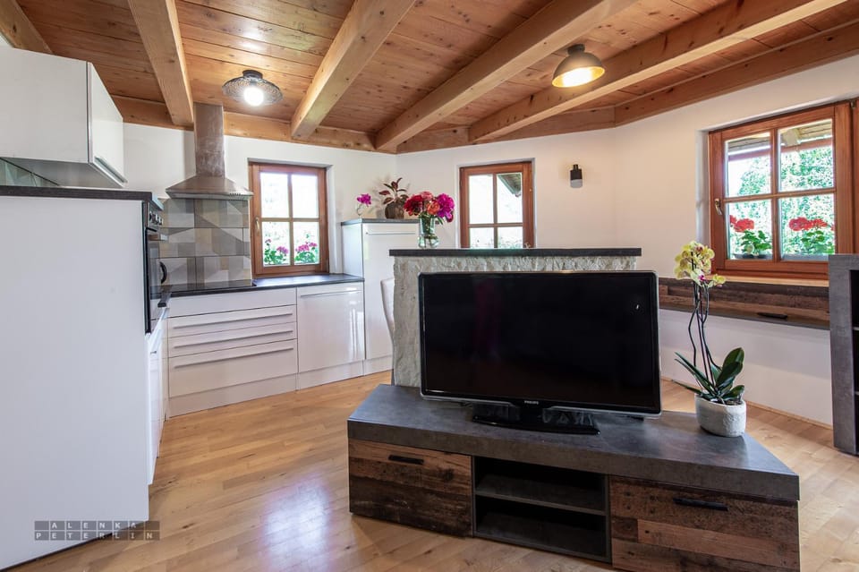 TV and multimedia, Kitchen or kitchenette