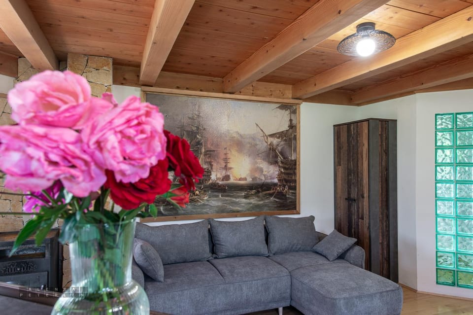 Living room, Decorative detail, Seating area