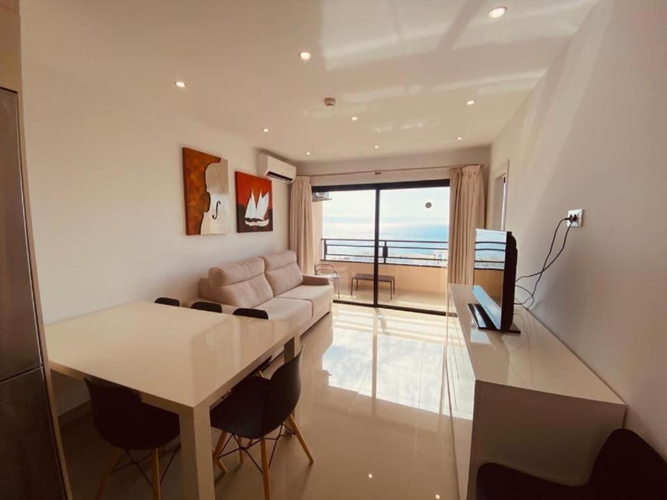 TV and multimedia, Living room, Photo of the whole room, Seating area, Dining area, Sea view