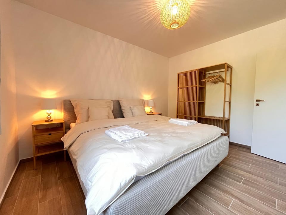 Bed, Bedroom, towels, wardrobe