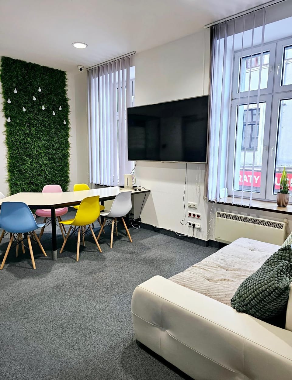 Communal lounge/ TV room, TV and multimedia, Living room, Seating area